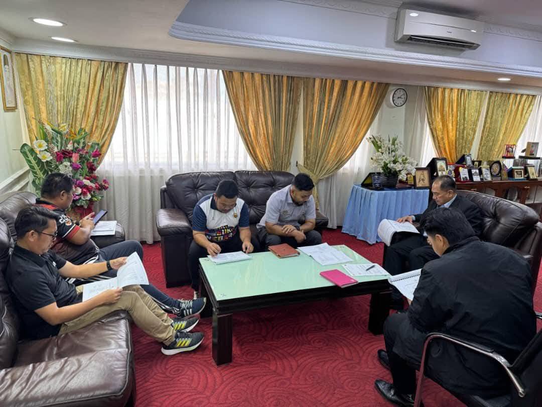 KUNJUNG HORMAT PBSBT KEPADA PRESIDEN MPT